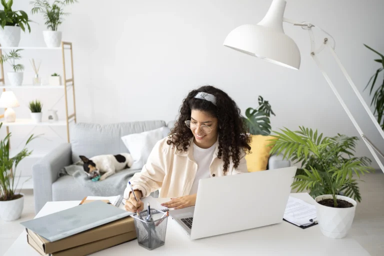 4 plataformas onde podes ganhar dinheiro a atender chats online